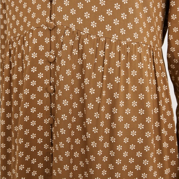 Madewell V-Neck Tiered Button-Front Midi Dress with hidden pockets. Size 8 - Picture 4 of 7